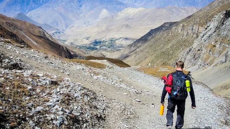 7 Essential Steps to Solo Backpacking Preparation: Fitness Training, Route Research, Gear Familiarization, Food Preparation, First Aid Knowledge, Weather Checks, Packing Practice